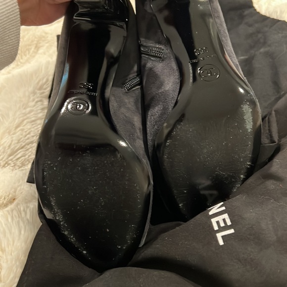 Chanel Quilted heel gray suede booties - Picture 2 of 6